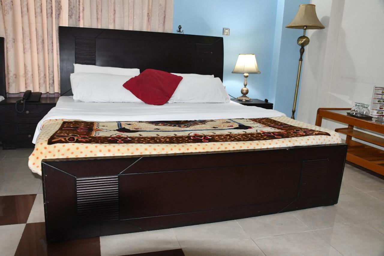 Mir Continental Hotel Muzaffarabad Zewnętrze zdjęcie