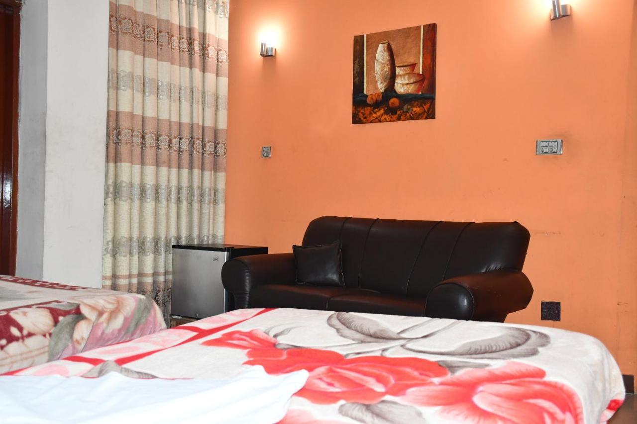 Mir Continental Hotel Muzaffarabad Zewnętrze zdjęcie